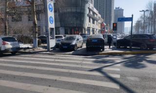哈尔滨男子违停怒怼交警 哈尔滨男子违停怒怼交警